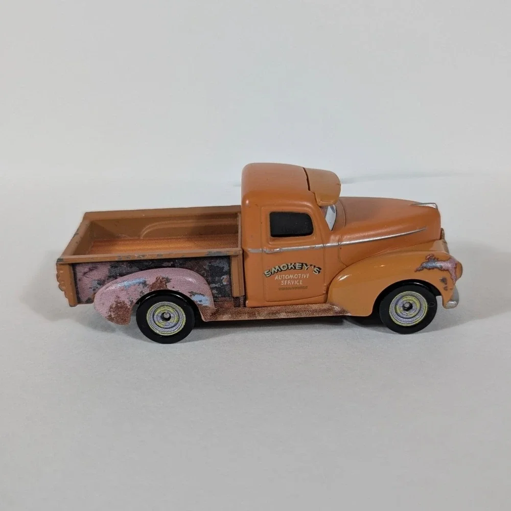 Disney Pixar Cars Smokey Diecast Truck Mattel DXV37 Orange Piston Cup Racing